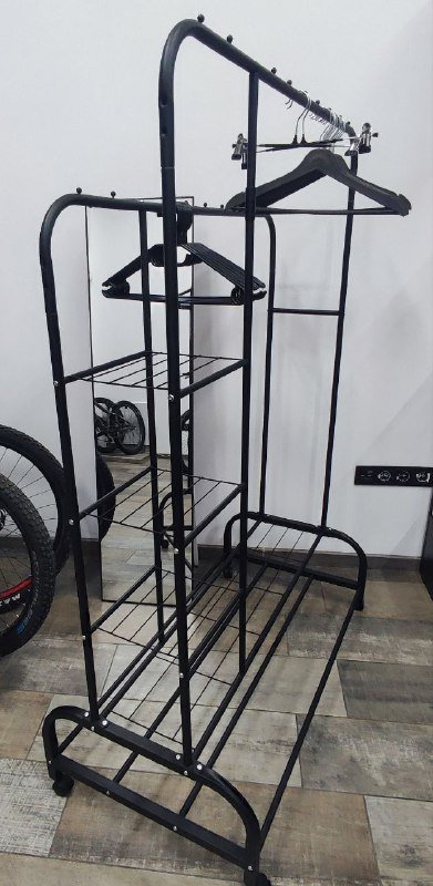 Вешалка напольная из домино на колесиках