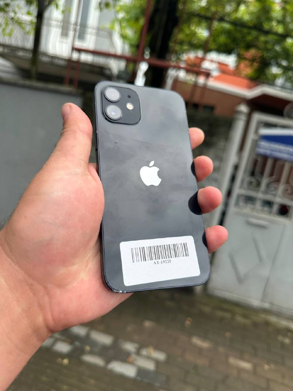 iPhone 12 64GB Black, iPhone 13 128GB White, iPhone 15 Plus 128GB 3