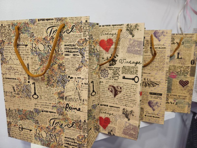 Подарочные бумажные сумочки, упаковки, коробочки