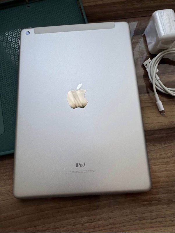iPad 6 32 gb с чехлом 2
