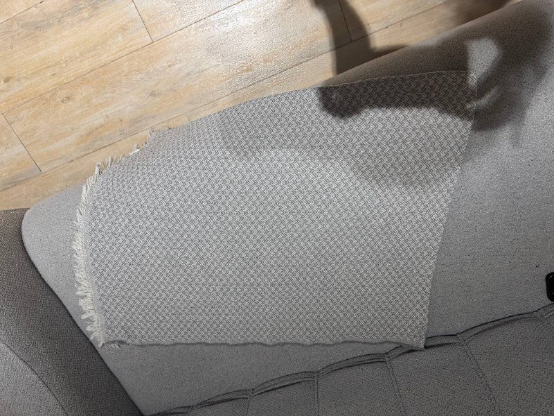 Мусорка маленькая, пуфик, плед, одеяло, грильница, гирлянда, микроволновая печь, роутер, набор посуды 3