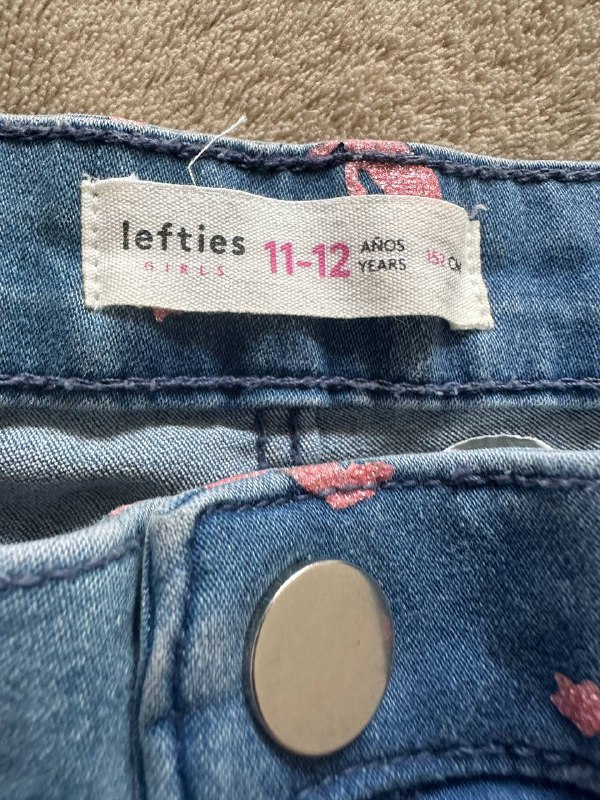 Брюки велюр, зимняя куртка, джинсы Lefties, белый свитшот, непромокаемые штаны H&M для девочки 5