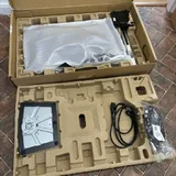 Стол Jysk Vedde, монитор Dell P2422H, мышки Apple Magic Mouse, адаптеры Apple 5