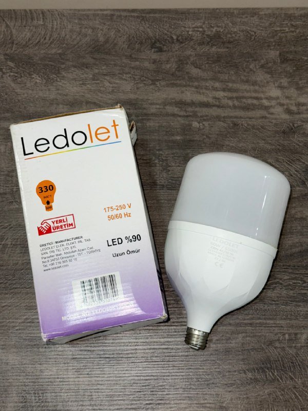 Веб-камера, клавиатура с мышью, LED лампа, микрофоны, ОЗУ, монитор, адаптер, селфи-лампа, смартфон, увлажнитель, усилитель Wi-Fi, чехол, штатив, патрон для лампы 8