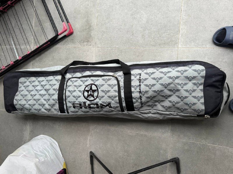 Сноуборд с чехлом на колесиках