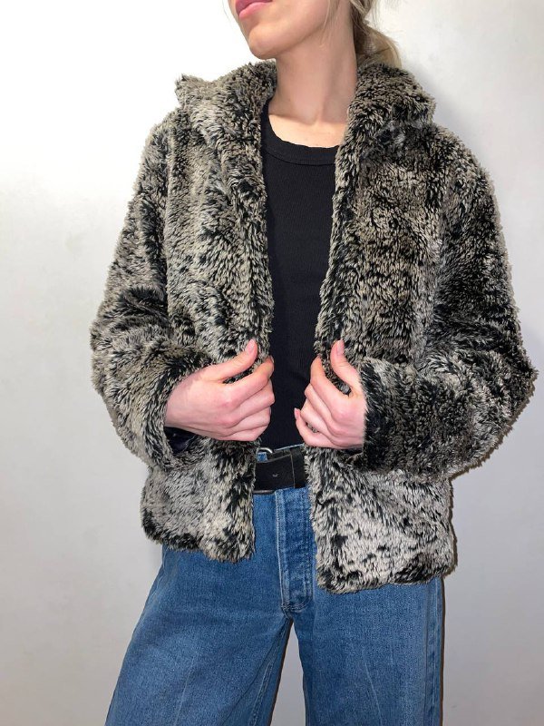 Кожаные куртки, меховые шубы, обувь, штаны, худи женские 3