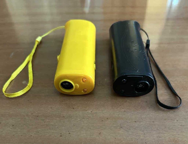 Ультразвуковой отпугиватель собак жёлтого и чёрного цвета