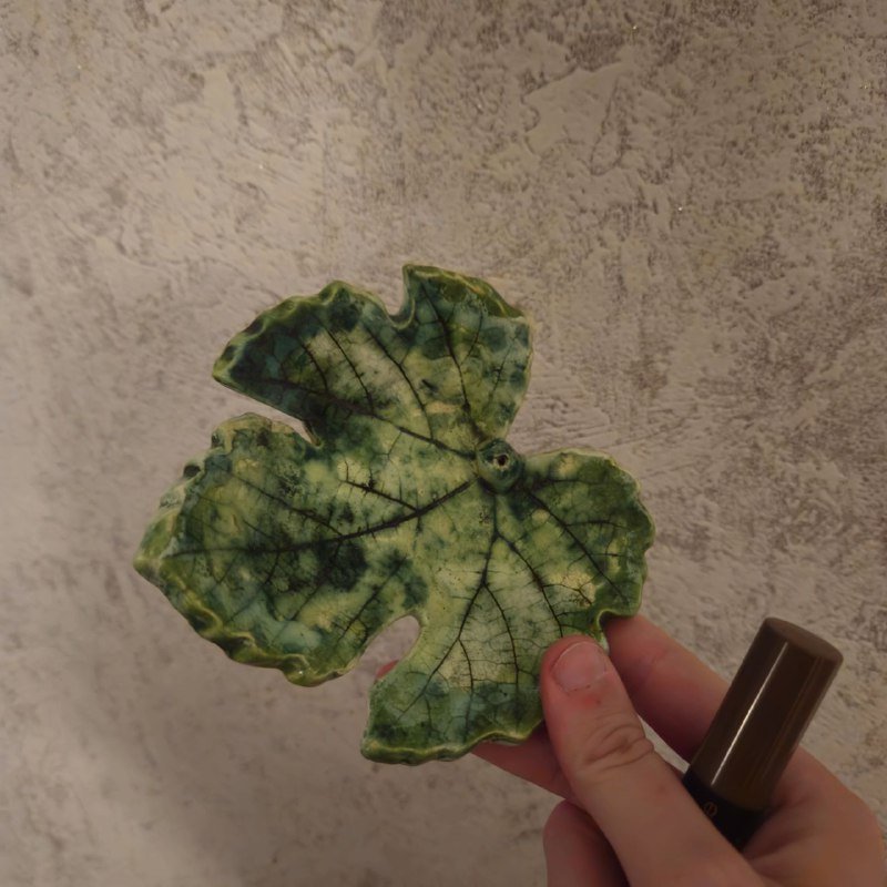 Учебники испанского, метафорические карты, шахматы, очки, шляпка, подставка для благовоний 7