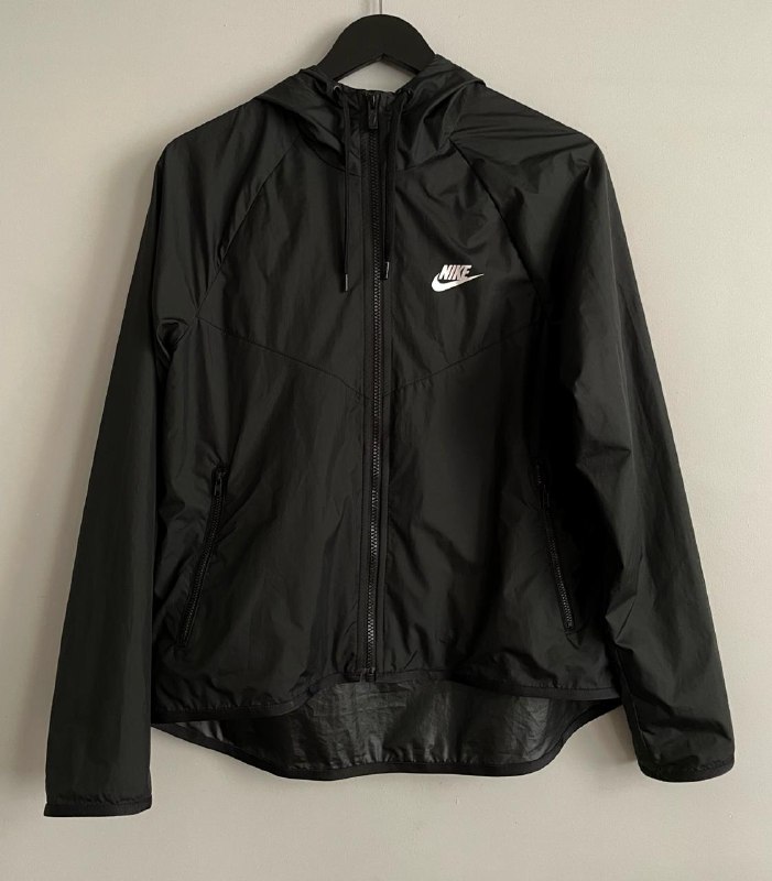 Черный спортивный лонгслив Nike, спортивный бра Nike, куртка ветровка Nike 9