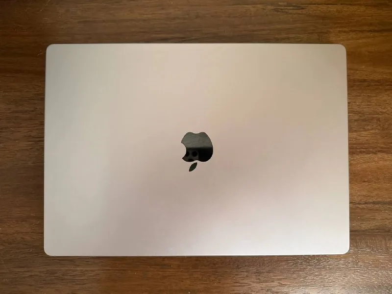 MacBook Pro 16 M1, 16 GB RAM, SSD 512 GB 1