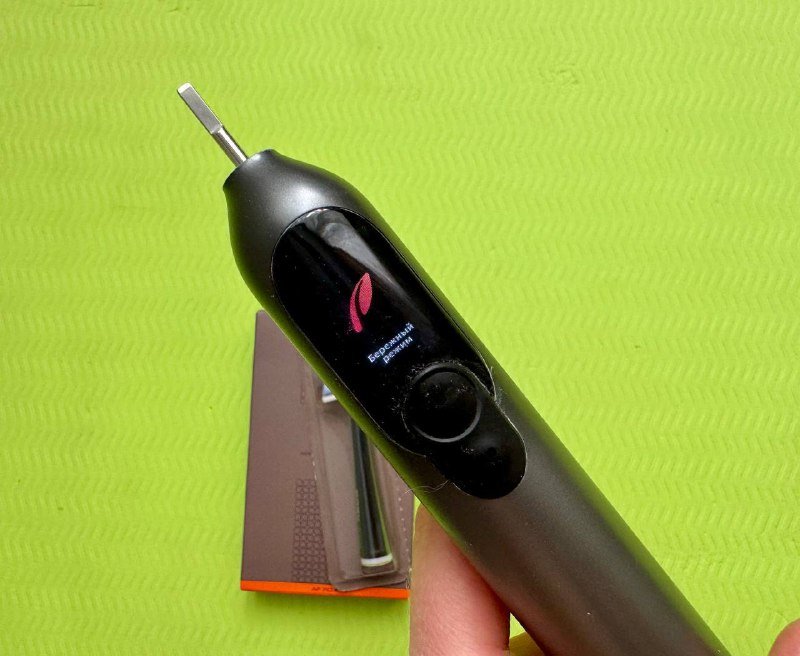 Зубная электрическая щетка Bork F550gg, F710 с насадками и кейсом 4