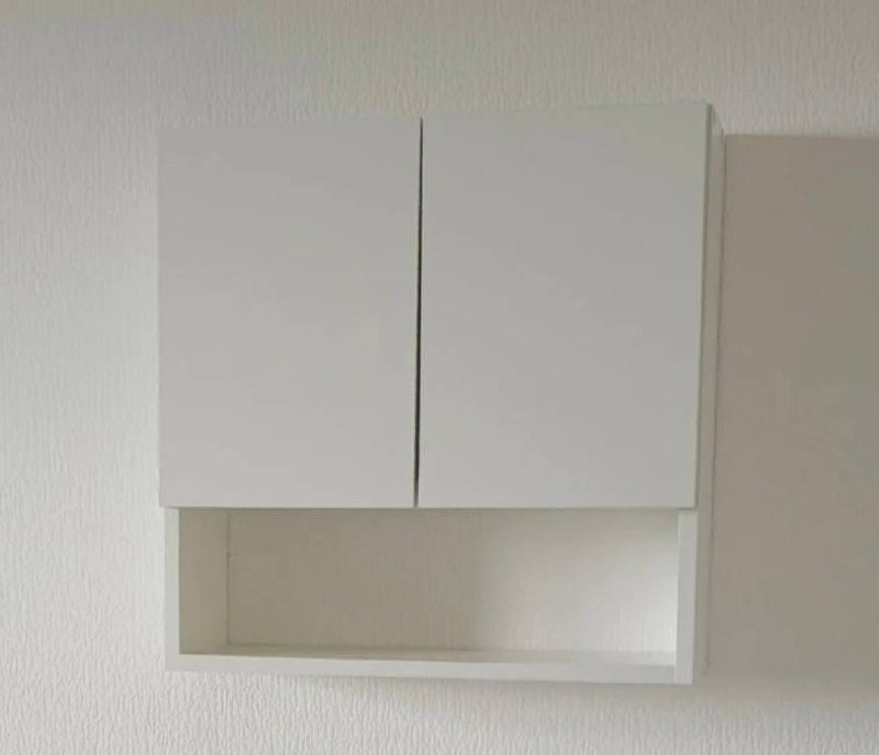 Навесной шкаф белого цвета