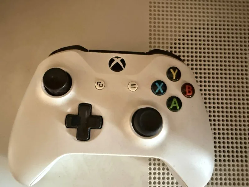 Xbox One 500 ГБ 1