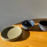 Миски, тарелки, кружки, стаканы, бокал, тёрка, графин, скалка, нож 1