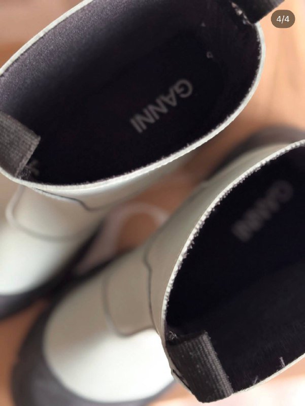 кожаные казаки Zara, резиновые сапоги Ganni 8