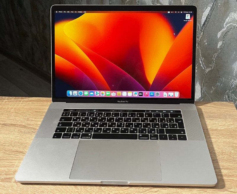 MacBook Pro 15 2018 ноутбук 16GB SSD 256GB