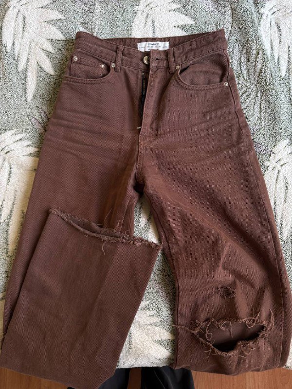 Ветровка Karl Lagerfeld, костюм Patrizia Pepe, сумка Levi’s, джинсы Stradivarius 5