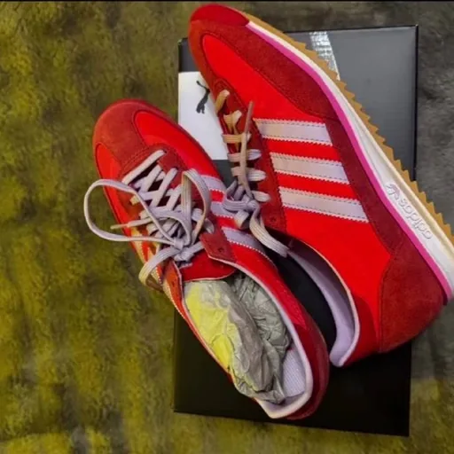 Женские кроссовки Adidas