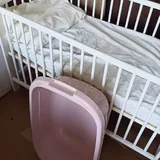 Детская кроватка IKEA с матрасом, простыней и ванночкой 4