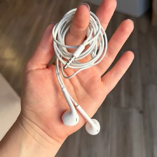 Проводные наушники Apple