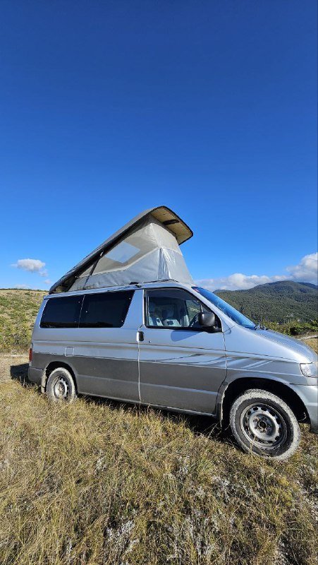 Микроавтобус Mazda с кемпинг-комплектом 4WD