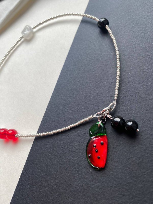 Колье-чокер со стеклянными бусинами и перламутром 3