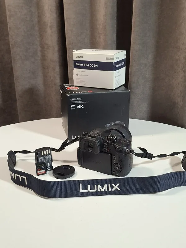 Камера Panasonic Lumix GH4 с объективом Sigma 30mm F1.4 1