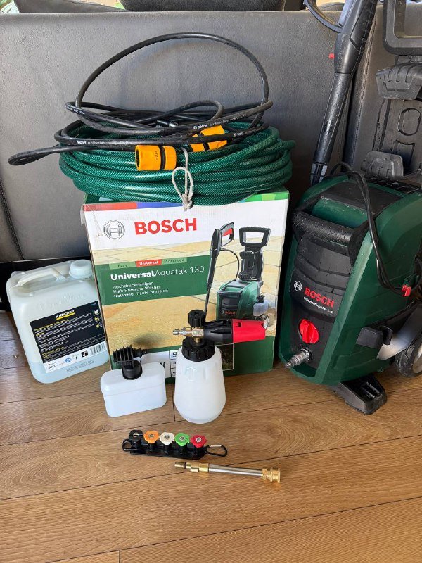 Bosch Universal Aquatak 130 мойка высокого давления комплект