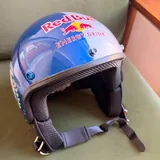 Red Bull шлем 1