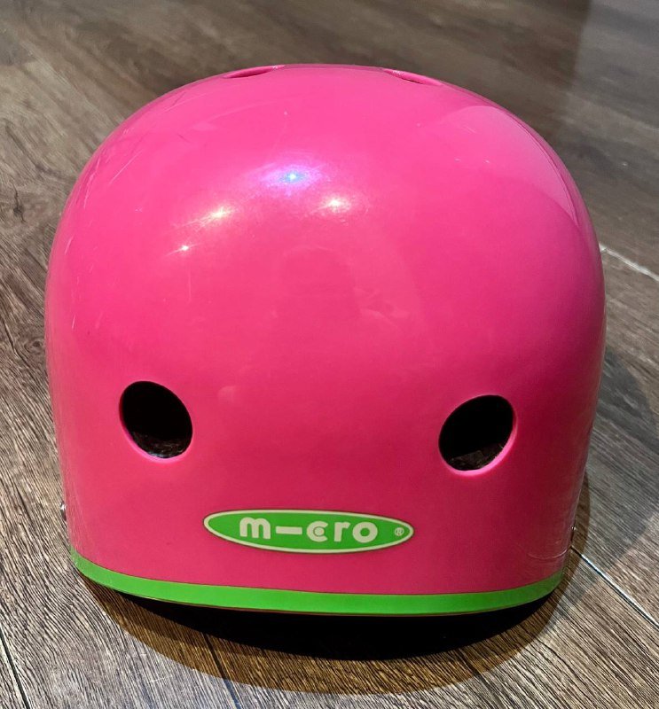 Защитные шлемы розовый и черный 3