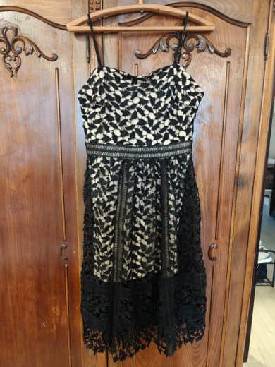 Платье на бретелях женское