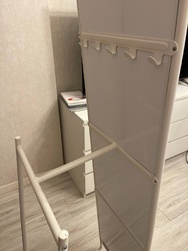 Зеркало-вешалка IKEA KNAPPER белое с крючками 2