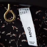 Блузка Mango, брюки Zara, джинсы Mavi, свитер Mango 10