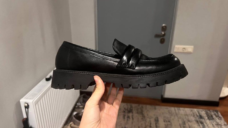 Черные женские лоферы 39-40 размер 4