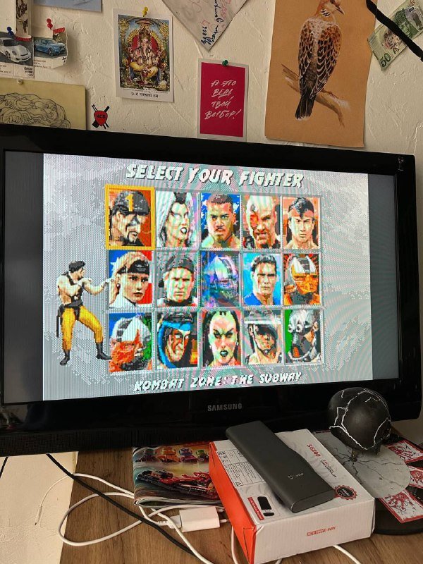 Ретро игровая приставка с джойстиками в стиле Sega 6