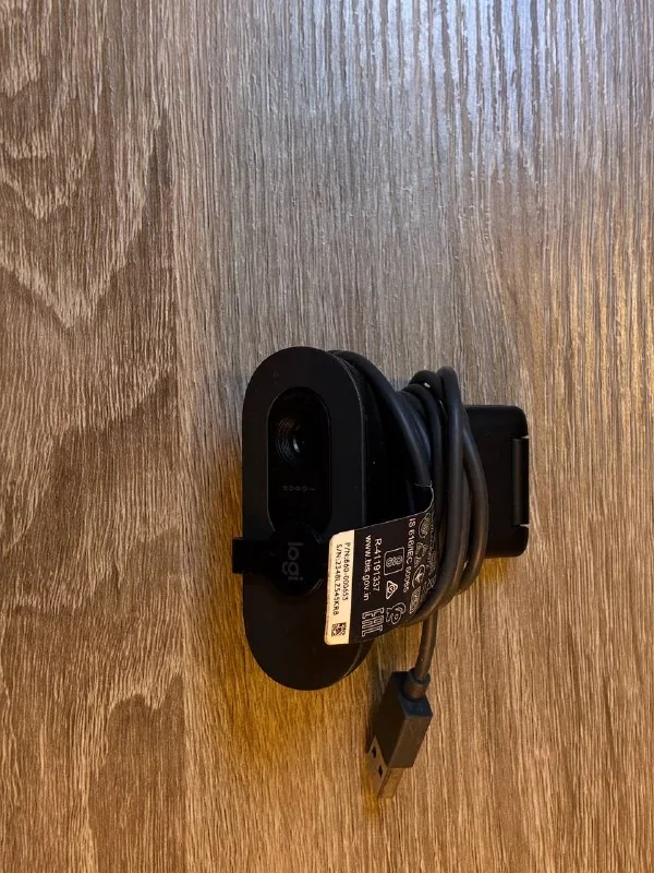 Веб-камера Logitech BRIO 100