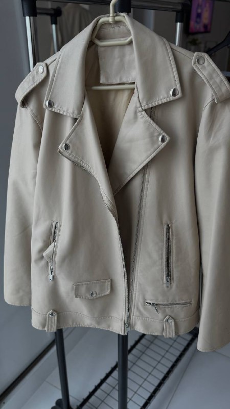 Пальто, косуха, босоножки Calvin Klein, куртка, платья, дубленки, сумки 2