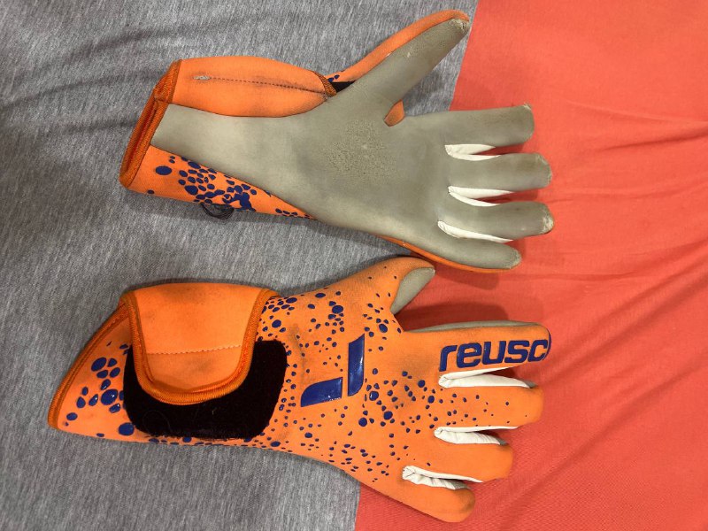 Вратарские перчатки Reusch