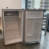 Прикроватные тумбы, холодильник, раковина с пьедесталом, чайный стол 3