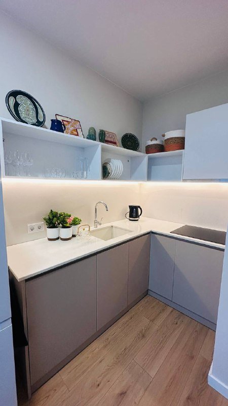 Кухонный гарнитур шкафы верхние и нижние с подсветкой