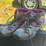 Женские штаны Columbia, ветровка Karrimor, ботинки Lowa 2