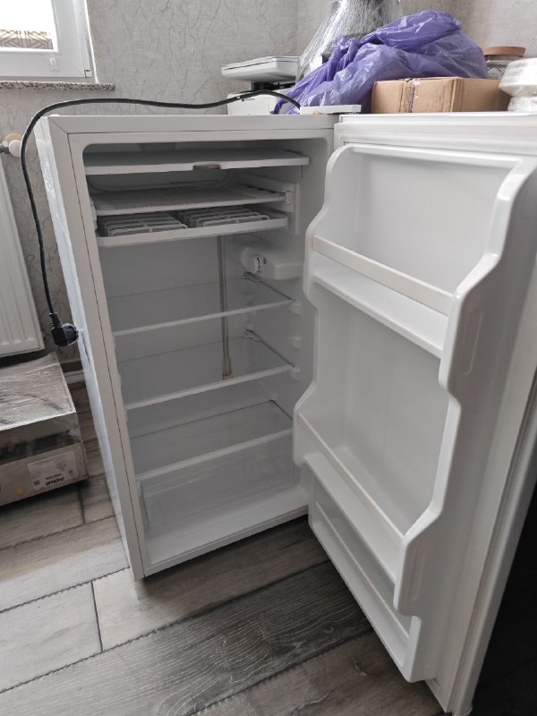 Маленький холодильник Midea 2