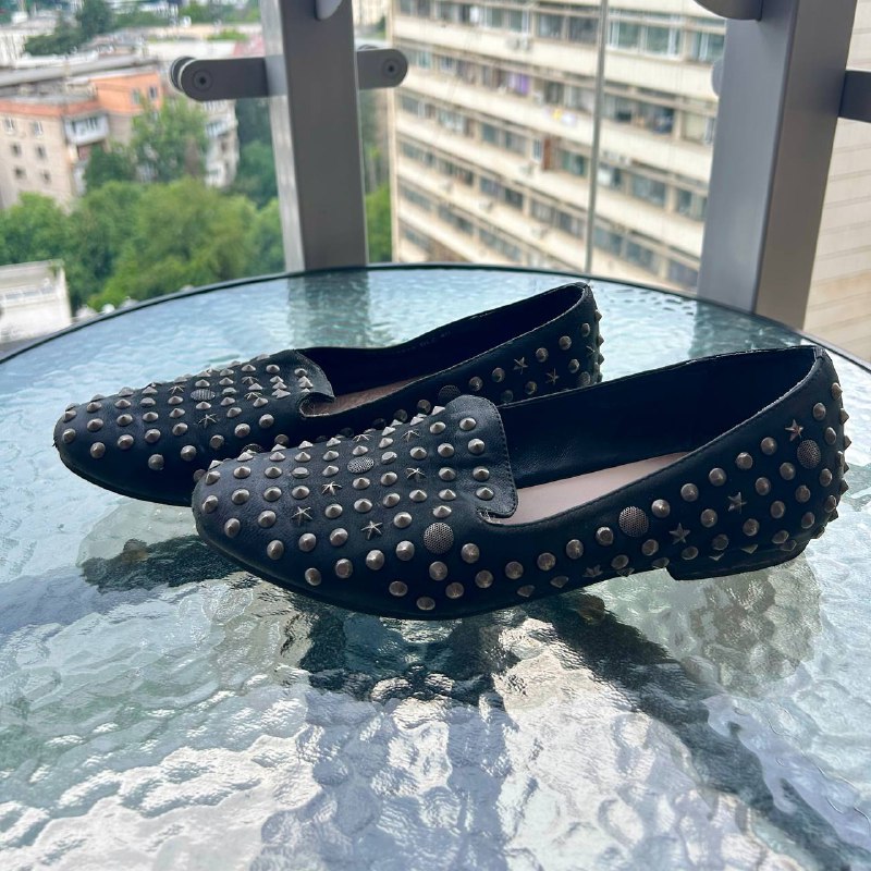 Белые кожаные лоферы Тофа, Чёрные кожаные лоферы Caprise, Чёрные кожаные лоферы с заклёпками Carnaby, Красные кожаные туфли, Золотые мюли 5