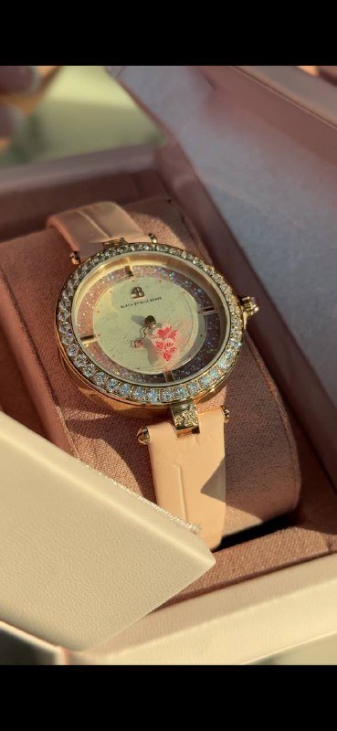 Часы с кристаллами Swarovski