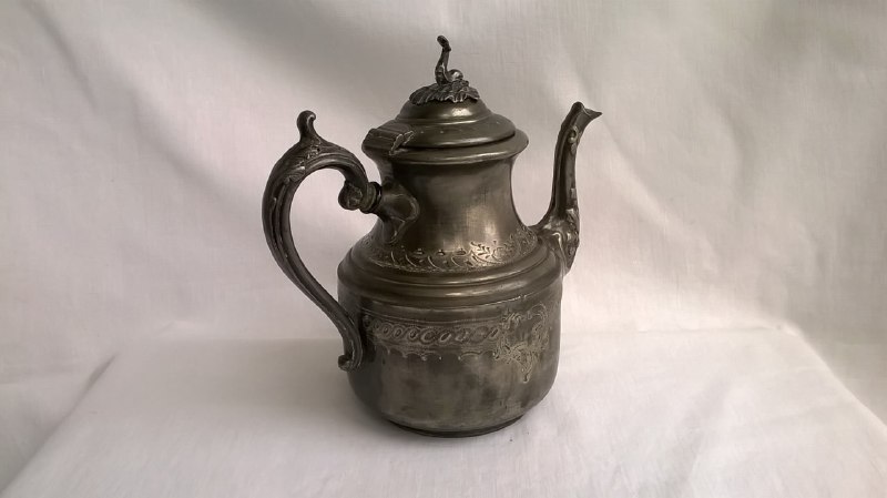 Старинный заварочный чайник с дельфином на крышке 4