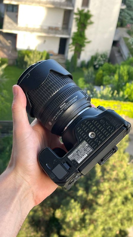 Nikon D5500 camera with lens and accessories 6