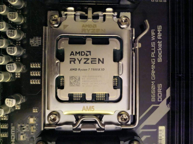 Процессор AMD Ryzen 7 7800X3D