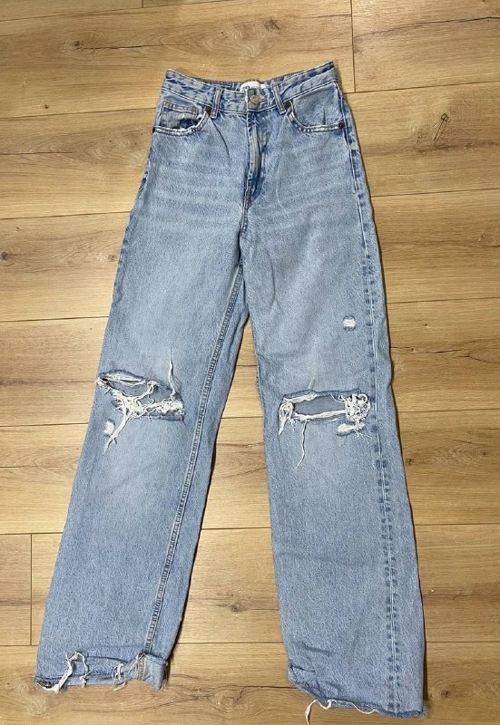 Свитер pull&bear (S-M), свитер полосатый укороченный (S-M), кардиган Zara (S-M), худи Nike (S-M), полусапожки Zara 37, джинсы Zara S, костюм лиловый (S-M), Loro Piana 37р, костюм размер S, джинсы Stradivarius S 6
