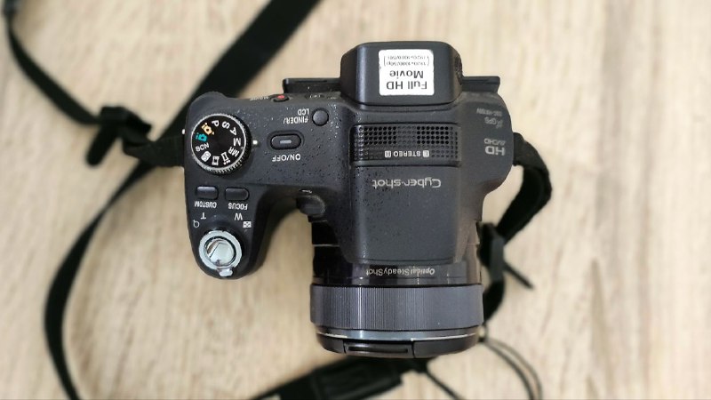 Цифровой фотоаппарат Sony Cybershot DSC-HX100V, ремень, батарейки, SD карта 5