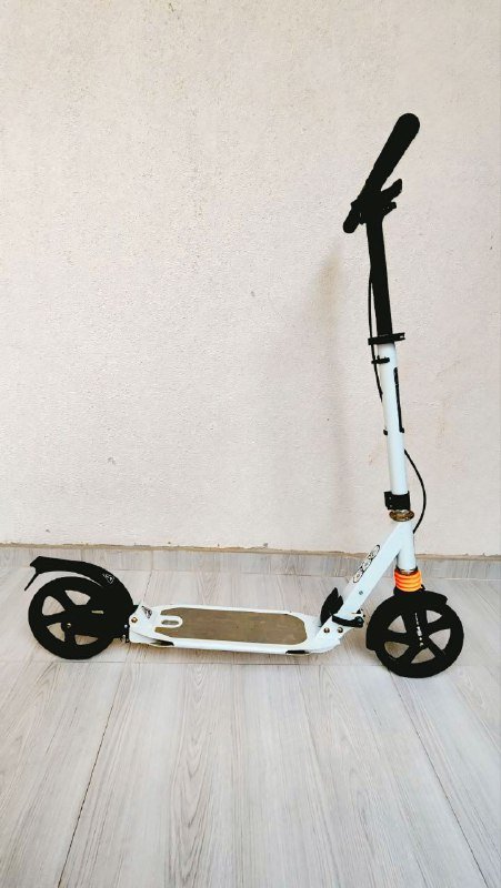 Два универсальных самоката разных цветов 2